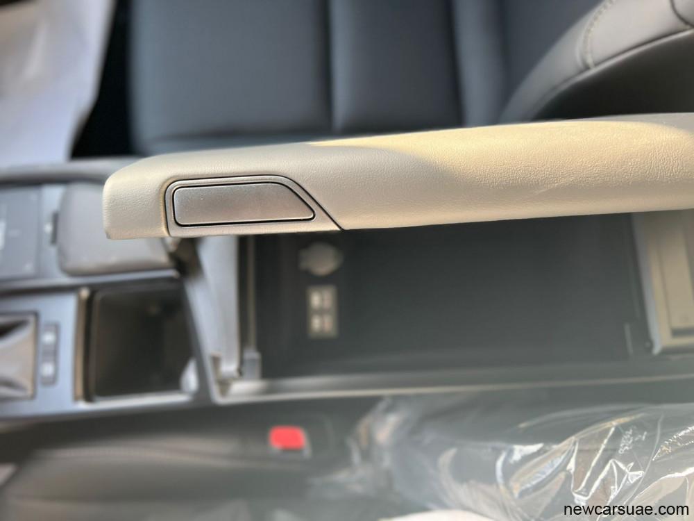 Lexus ES200 EU 2L Petrol 150 hp