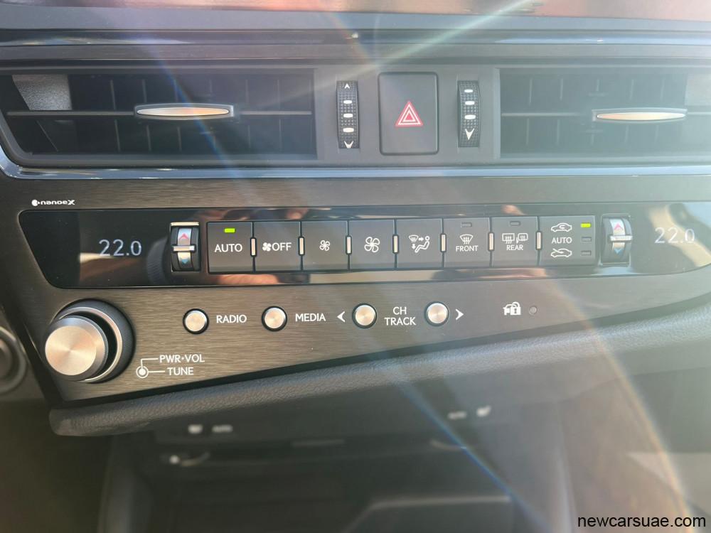 Lexus ES200 EU 2L Petrol 150 hp